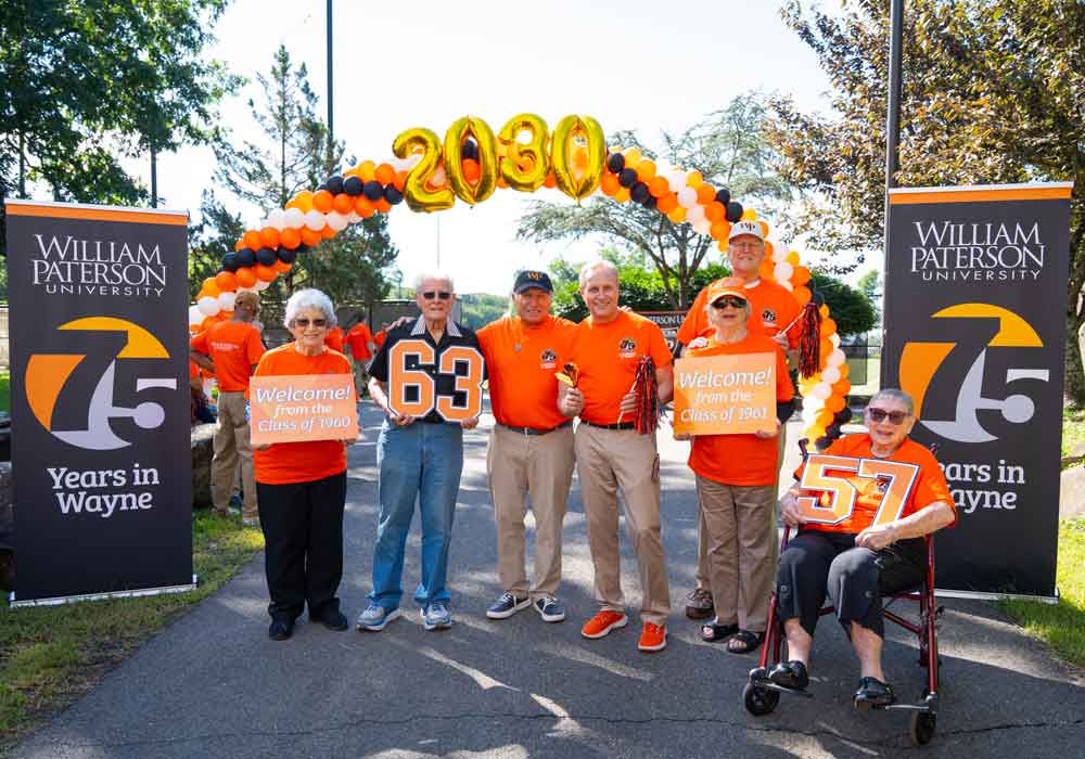 William Paterson alumni, trustees, and President Richard J. Helldobler welcoming new students during Welcome Day