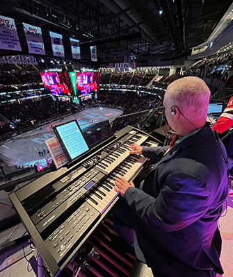 Cannarozzi at the organ in the Prudential Center